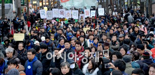 [포토]제2차 민중총궐기 행진...'국민의 목소리를 들어라'