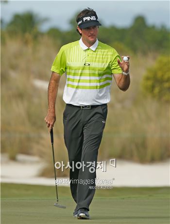 버바 왓슨이 히어로 월드챌린지 셋째날 1번홀에서 버디를 잡아내고 있다. 바하마=Getty images/멀티비츠 
