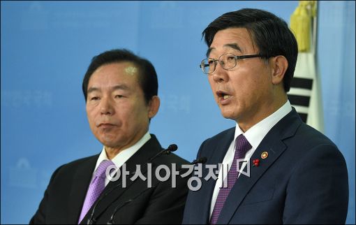 [포토]이기권 장관, 노동개혁법안 관련 기자회견