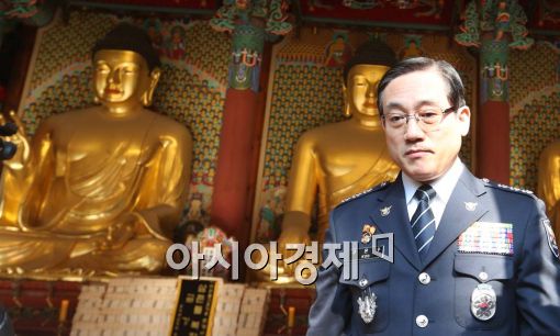 [포토]조계사 방문한 구은수 서울경찰청장 