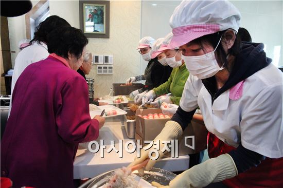 [포토]광주시 동구여성단체협의회 회장단, 배식봉사활동