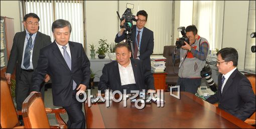 [포토]이상민 법사위원장, 로스쿨 원장 면담