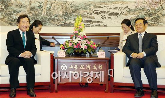 [포토]이낙연 전남지사, 중국에서 산시성 왕루린 당서기와 회담 