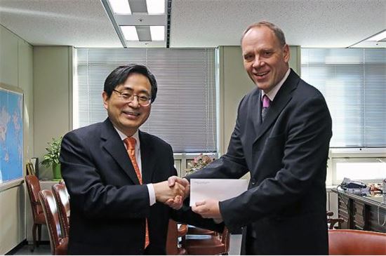외교부-주한외교단 자선음악회…성금은 시리아 난민 구호기금으로