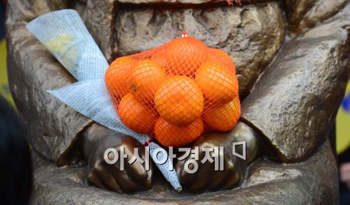 [포토]외롭지 않은 소녀상 