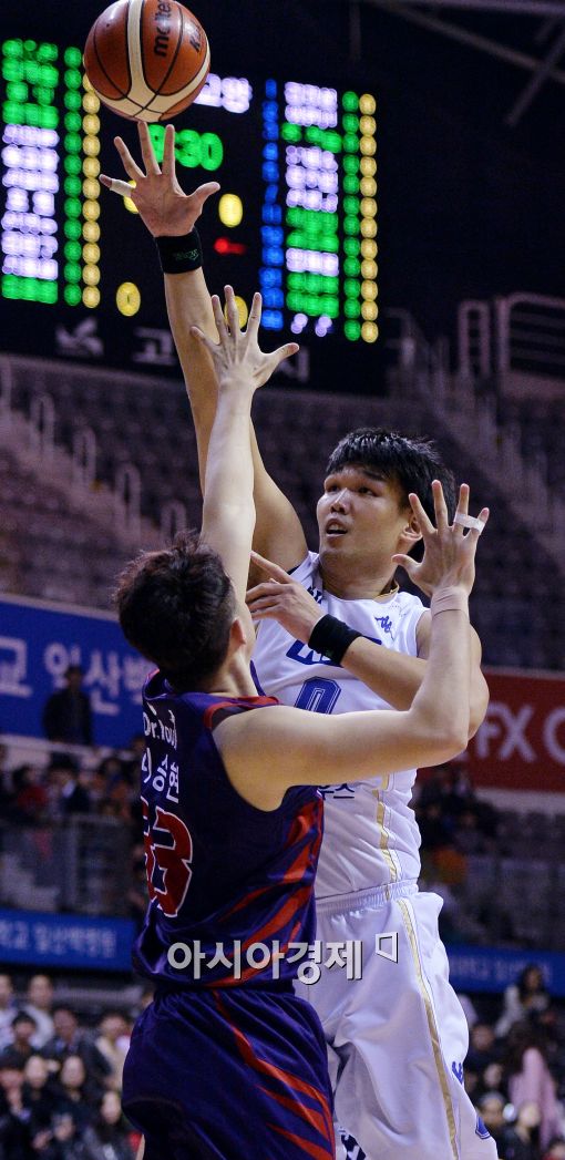 [포토]하승진, '높이로 압도한다'
