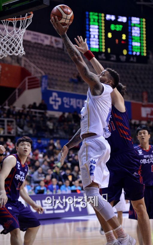 [포토]에밋, '스피드로 뚫었어'