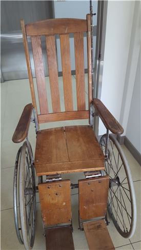 여수애양병원 지키는 '100살의 휠체어’