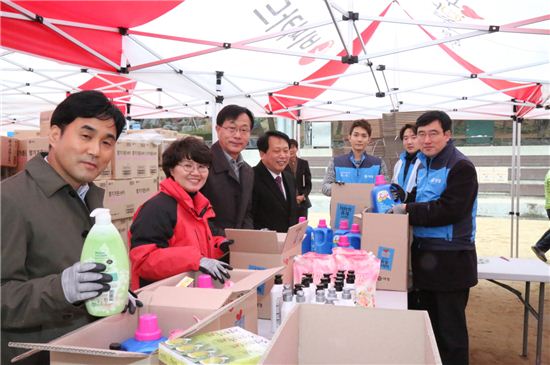 애경, 저소득 취약계층 대상 3억원 상당 생활용품 지원