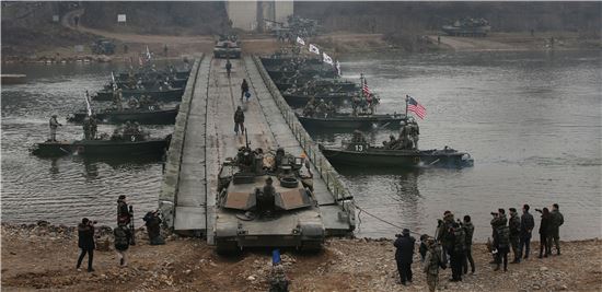 육군, 남한강일대 대규모 도하훈련
