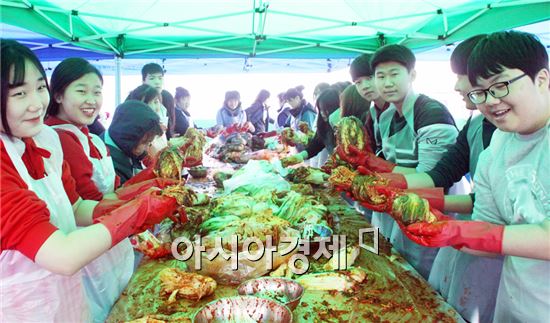 자유학기제 중학생들, 고려인마을서 ‘김장 봉사’ 실시