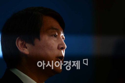 안철수, 새정치연합 '탈당'…"정권교체 세력 만들겠다"(상보)