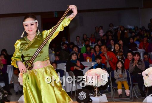 [포토]화려한 몽골의 아가씨춤 