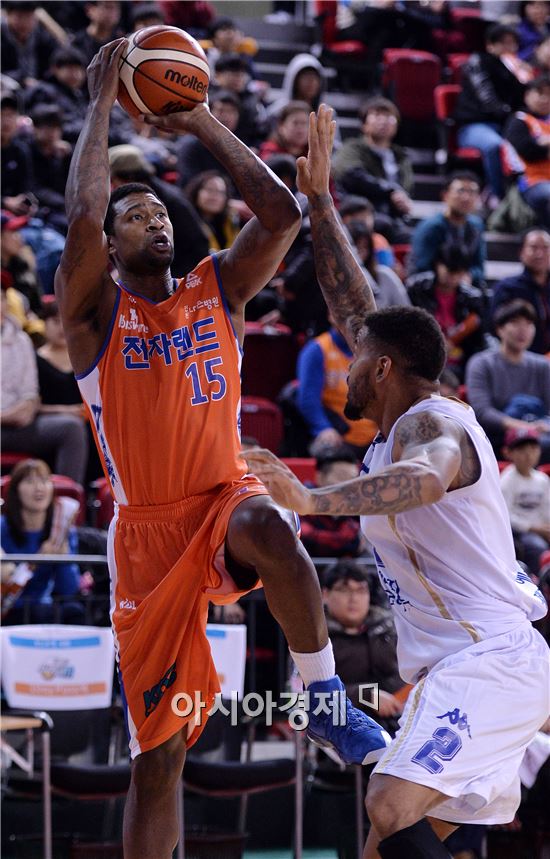 [포토]포웰, '에밋, 날 막아봐'