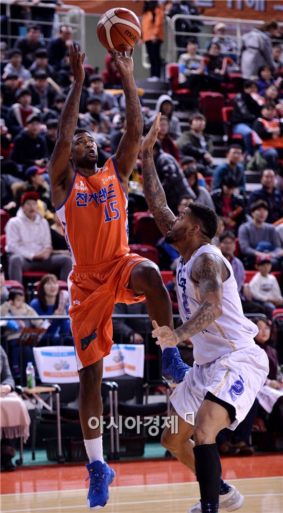 [포토]포웰, '림을 향해 정조준'