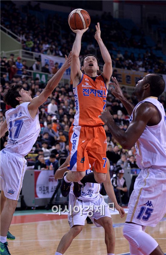 [포토]박성진, '뱅크슛 간다'