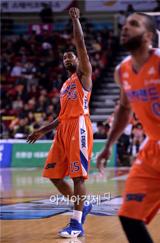 [포토]포웰, '들어가라'