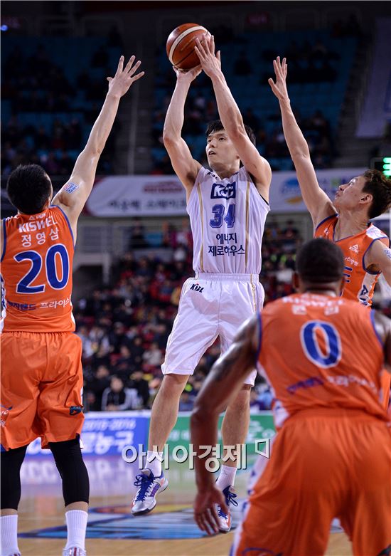 [포토]김효범, '나 오늘 슛감 최고야'