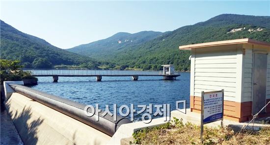 완도군(군수 신우철)은 효율적인 물 관리로 도서지역의 제한급수를 완전 해소했다.
