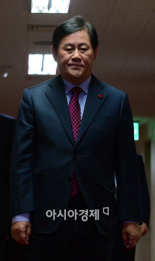 [포토]국무회의 참석하는 최경환 부총리 