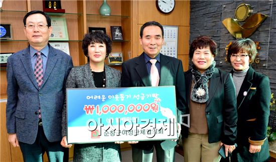 순창군여성단체협의회(회장 김인자)는 16일 순창군청을 찾아 어려운 이웃을 위해 써달라며 100만원을 기탁했다.
