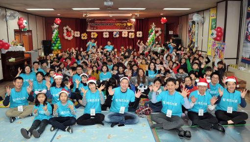 '글로벌 데이 오브 조이' 행사에서 다채로운 프로그램으로 아이들과 기쁨 나눈 해즈브로코리아 임직원들 모습.