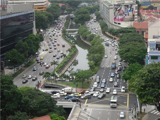싱가포르 도심지하철 921공구의 공사 이전 도로와 수로 모습(사진=쌍용건설)