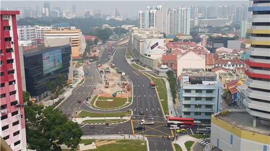 싱가포르 도심지하철 921공구의 수로 복개 공사 모습. 쌍용건설은 지상의 원활한 교통 흐름을 위해 도로와 수로를 60차례 이상 옮기는 난공사를 해냈다. (사진=쌍용건설)