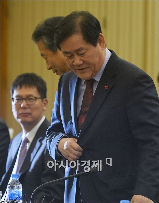 [포토]회의 참석하는 최경환 부총리