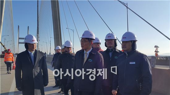 서해대교 복구현장 찾은 강호인 장관 "개통전 안전성 확보가 최우선"