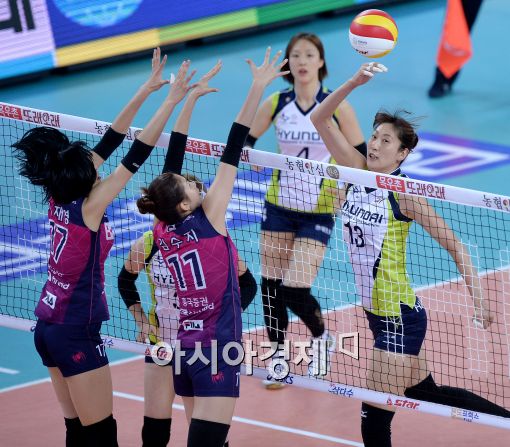 [포토]김세영, '방향만 살짝 바꿔놓는 팁 공격'