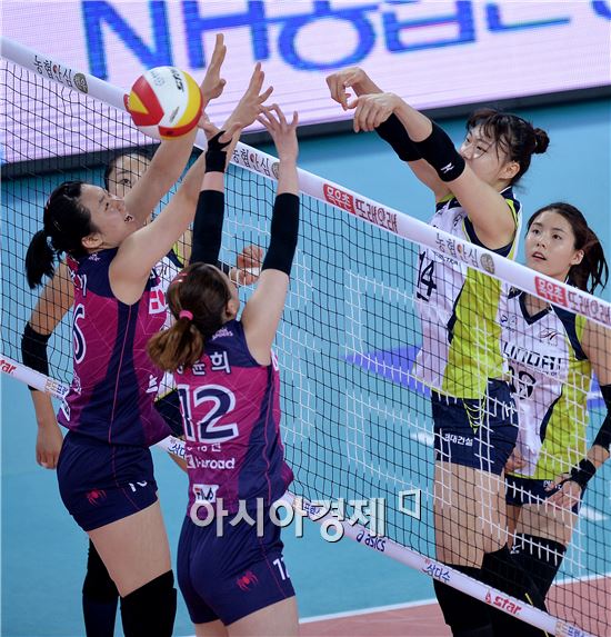 [포토]양효진, '가볍게 뚫었어'