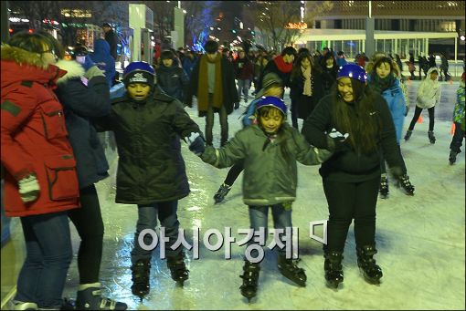 [포토]스케이트장 찾은 외국인 관광객들