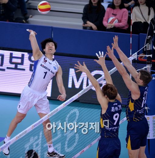 [포토]신영수, '이번 작전은 터치아웃'