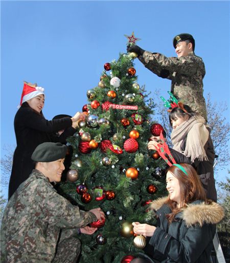 CJ오쇼핑, 수도방위사령부서 크리스마스 트리 만들기 진행