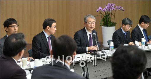 [포토]임종룡 금융위원장, 크라우드 펀딩 업계와 조찬 간담회 참석한