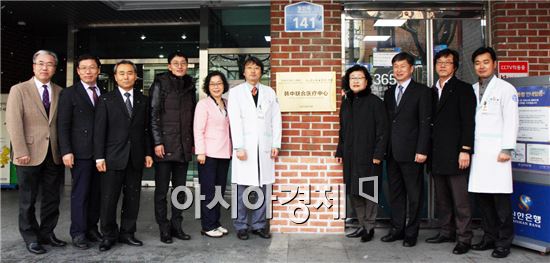동신대 광주한방병원과 중국 저장성립 동덕병원간 협력병원 현판식이 김필식 동신대 총장, 나창수 한의과대학장, 최진봉 동신대 광주한방병원장 등이 참석한 가운데 지난 17일 광주시 남구 월산동 소재 동신대 광주한방병원에서 개최됐다. 

