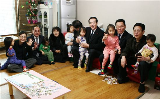 [포토]광주 동구의회, 연말연시 사회복지시설 위문