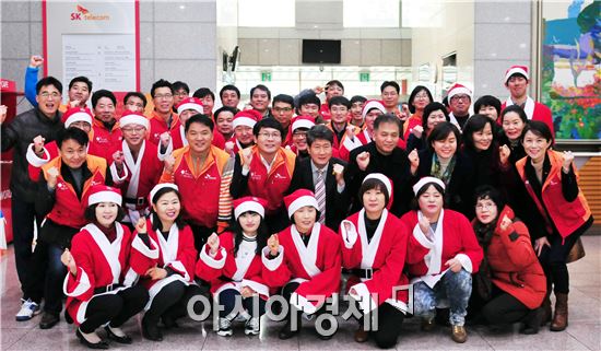 SK텔레콤서부Network본부(본부장 신광식)는 연말을 맞아 이웃에게 나눔을 실천하는 2015 동절기 SK텔레콤 행복산타를 18일 광산구 우산동 SK텔레콤 사옥에서 진행했다.
