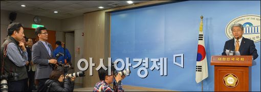 [포토]김동철 의원, "새정치에서 탈당합니다"