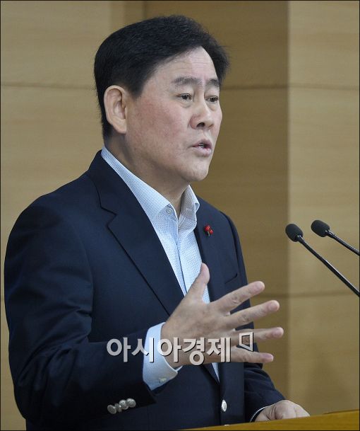 與 원내대표 구도 요동…최경환 "친박 경선 안나가는게 맞다"