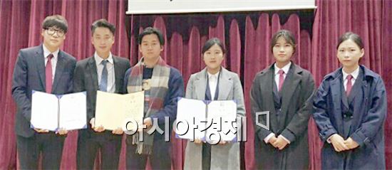 왼쪽부터 강수찬(1년), 배재우(4년), 김상겸(4년), 김정선(1년), 김정아(1년), 최지원(1년) 씨.