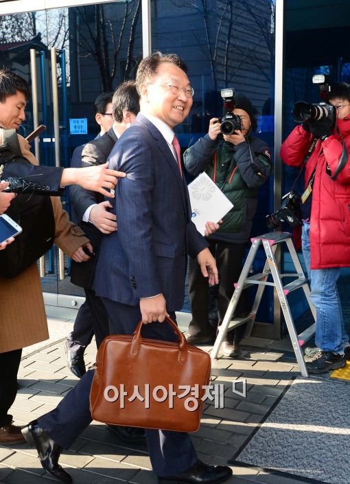 [포토]밝은 표정의 유일호 후보자 