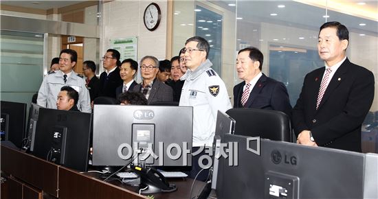 함평군(군수 안병호)은 22일 CCTV통합관제센터 개소식을 갖고 본격 운영에 들어간다.
