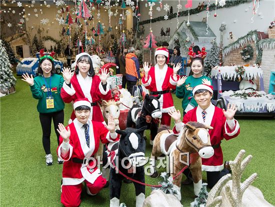 JB금융그룹 광주은행(은행장 김한)은 성탄절을 맞이해 오는 25일 광주은행 본점 1층 KJ원더랜드에서 지역 어린이들을 위해 ‘성탄절 문화나눔 행사’를 펼칠다.
