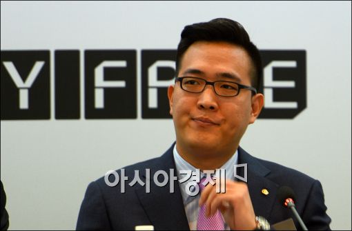 [포토]입 굳게다문 김동선 한화 과장