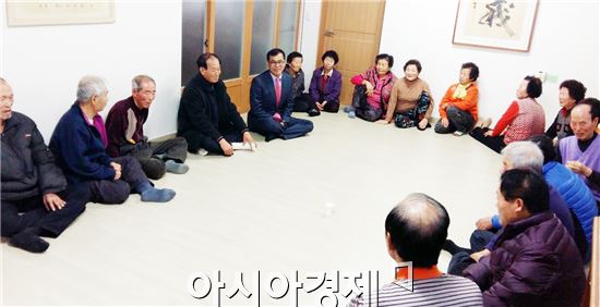 장흥군 장흥읍(읍장 김광렬)은 주민이 주인이 되는 장흥읍을 위해 건산리 마을을 시작으로 관내 49개 마을 방문을 진행한다.