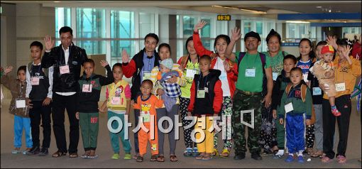 [포토]미얀마 난민 첫 입국