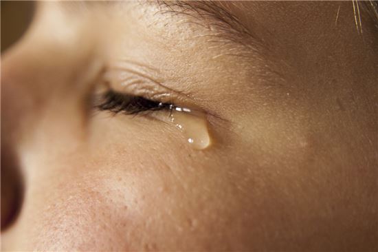 겨울부터 기승부리는 ‘눈물 장애’ 여성이 남성보다 2배 많아…