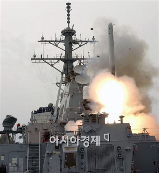 알리버크급 이지스 구축함에서 발사되는 토마호크 미사일